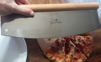 TipNToss Rocking Pizza Cutter