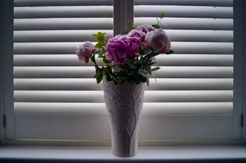 hotel bedroom flowers